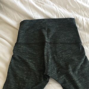 Lululeomn Capri leggings